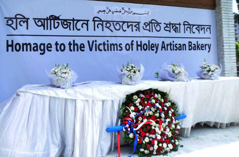 হলি আর্টিজেনে নিহতদের প্রতি ফুলেল শ্রদ্ধা